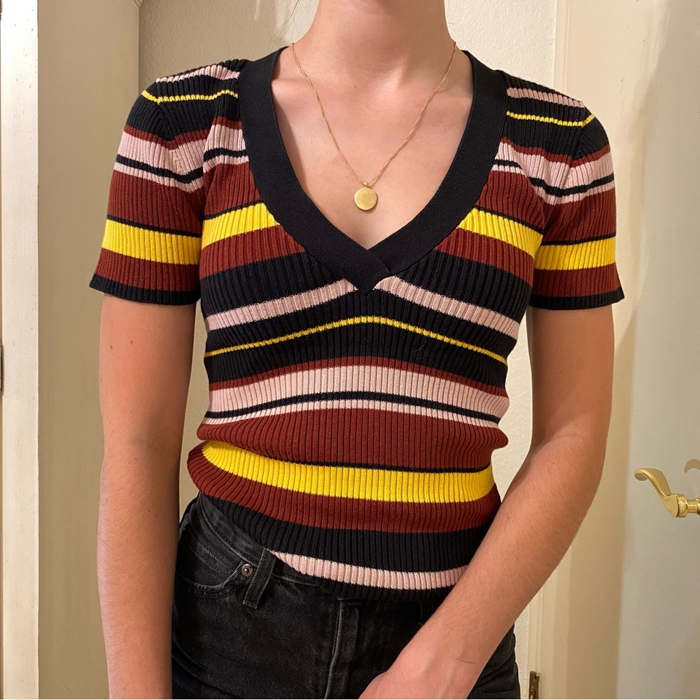 🌼Ellis V-Neck Short Sleeve Sweater🌼